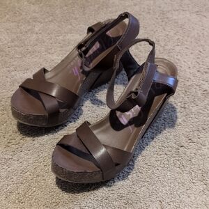 Chic Brown Wedge Sandals